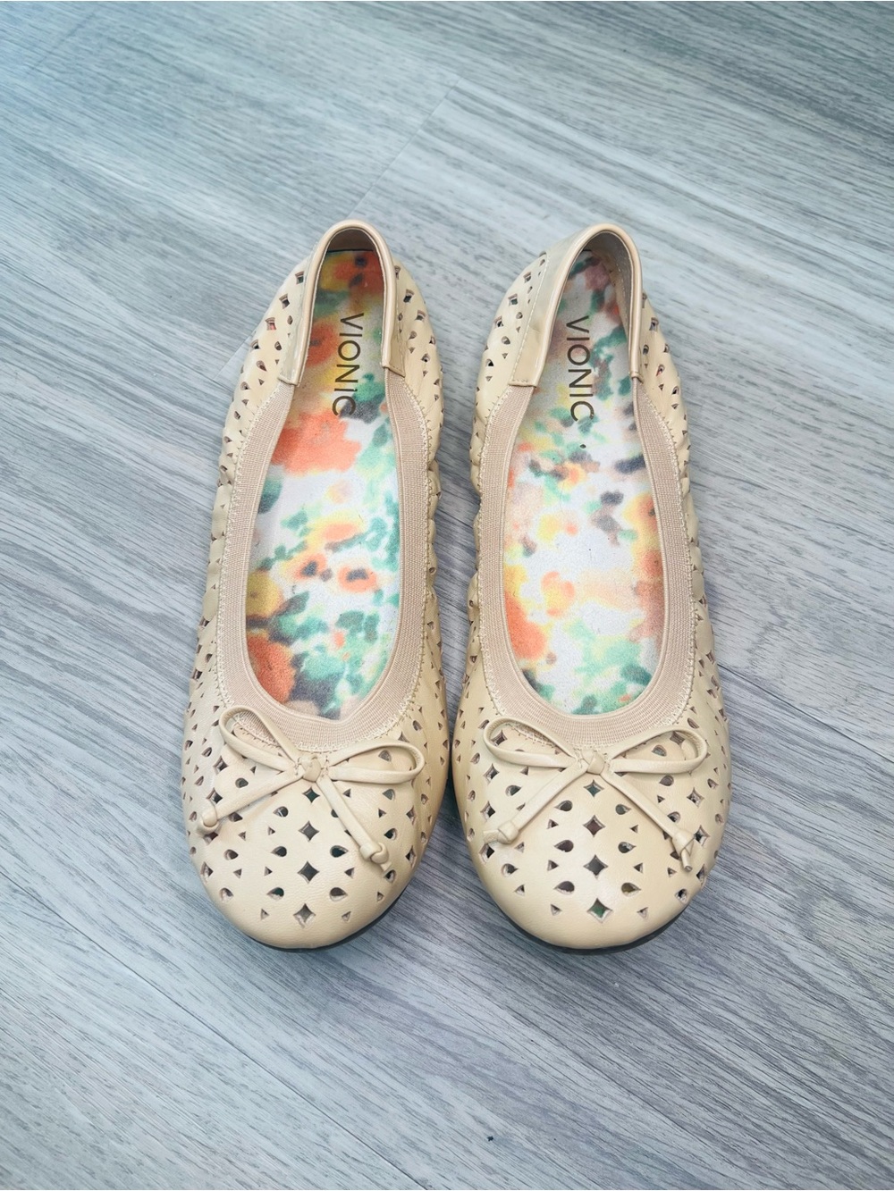 Vionic Ballet Slippers Women's Sz 8.5 M Tan Leather Slip On Bow Toe Career